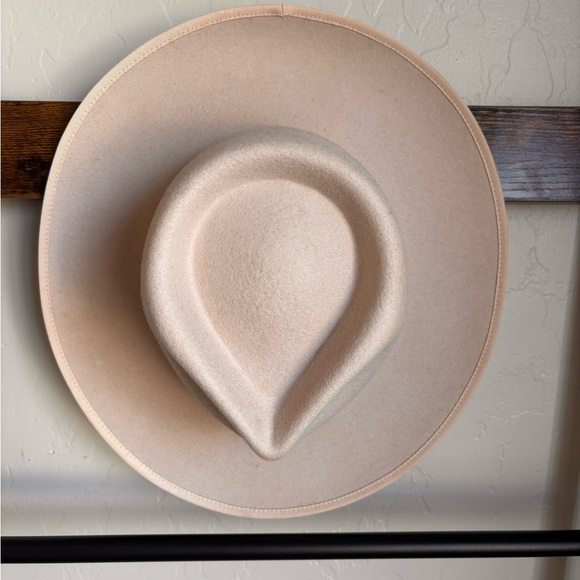 GIGI PIP Tan and Black Hat - Picture 3 of 7